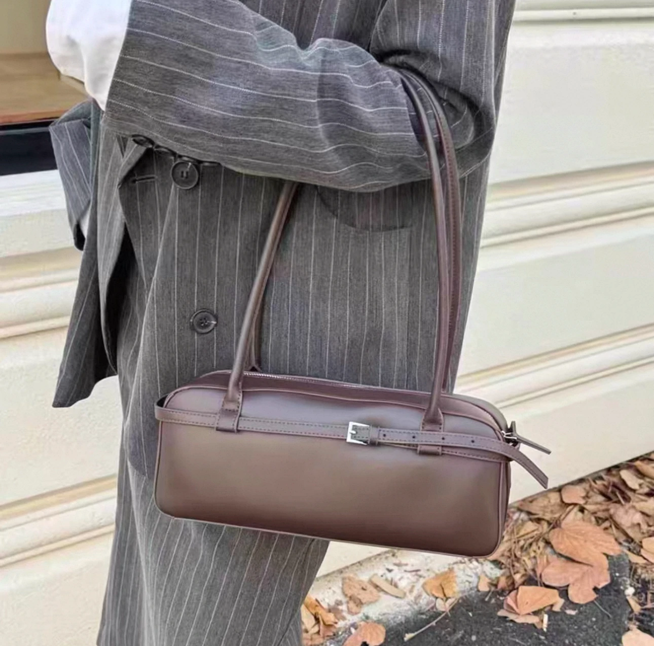 حقيبة يد نسائية متعددة الاستخدامات بسحاب بتصميم كلاسيكي للتنقل بلون سادة للمكتب أنيقة للسيدات بكتف واحد تحت الإبط