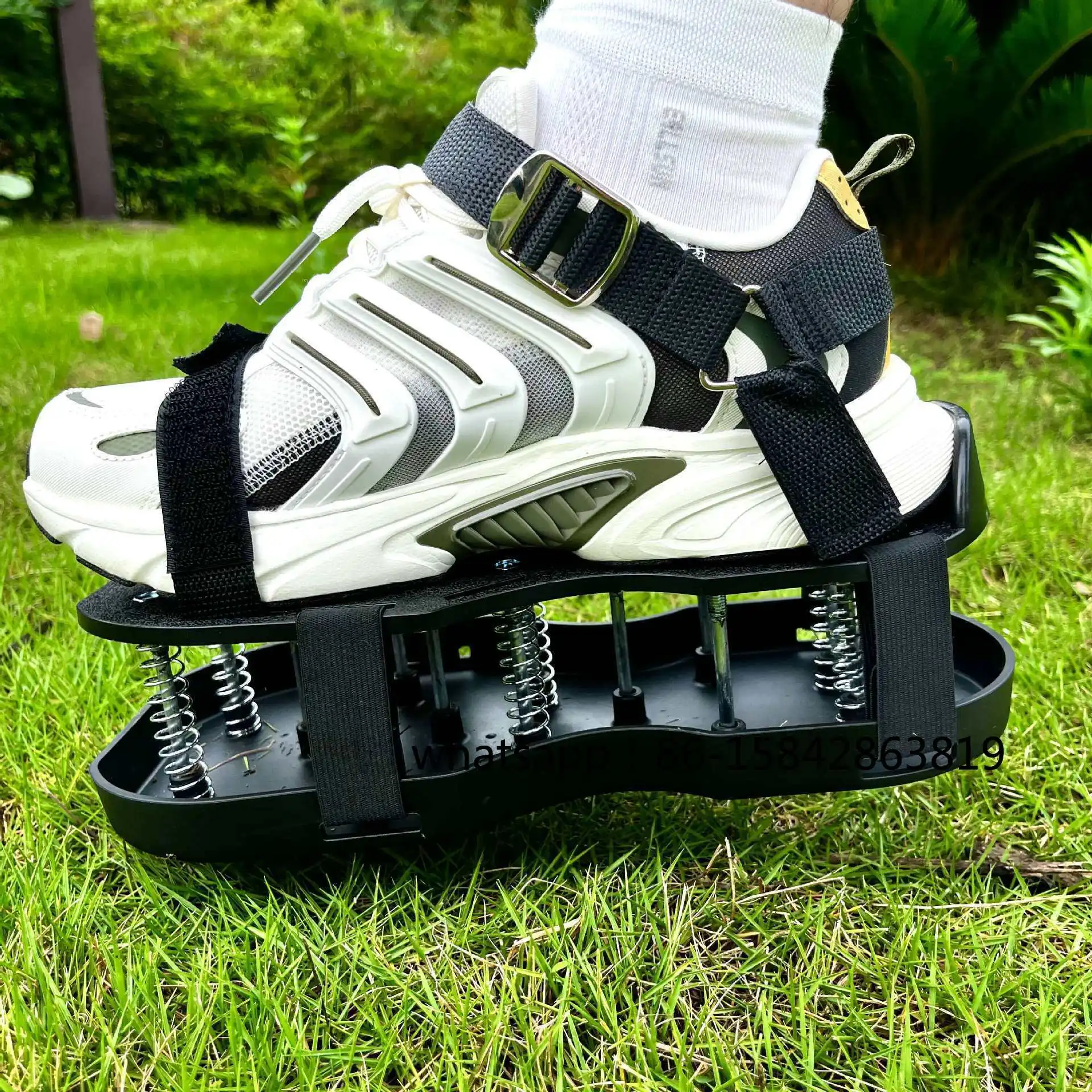 

Portable Lawn Soil Loosener Spike Punch Aerator Household Garden Grass Root Breeding Ventilation Maintenance Tool
