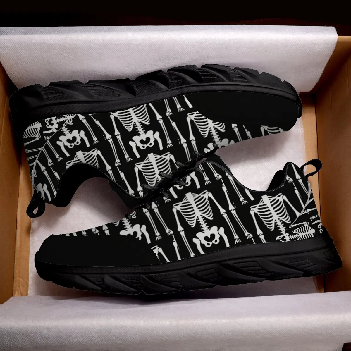 Zapatos deportivos para hombre, zapatos informales para correr, zapatos planos bajos con punta redonda y cordones, zapatos ligeros tejidos voladores con temática de Halloween para parejas