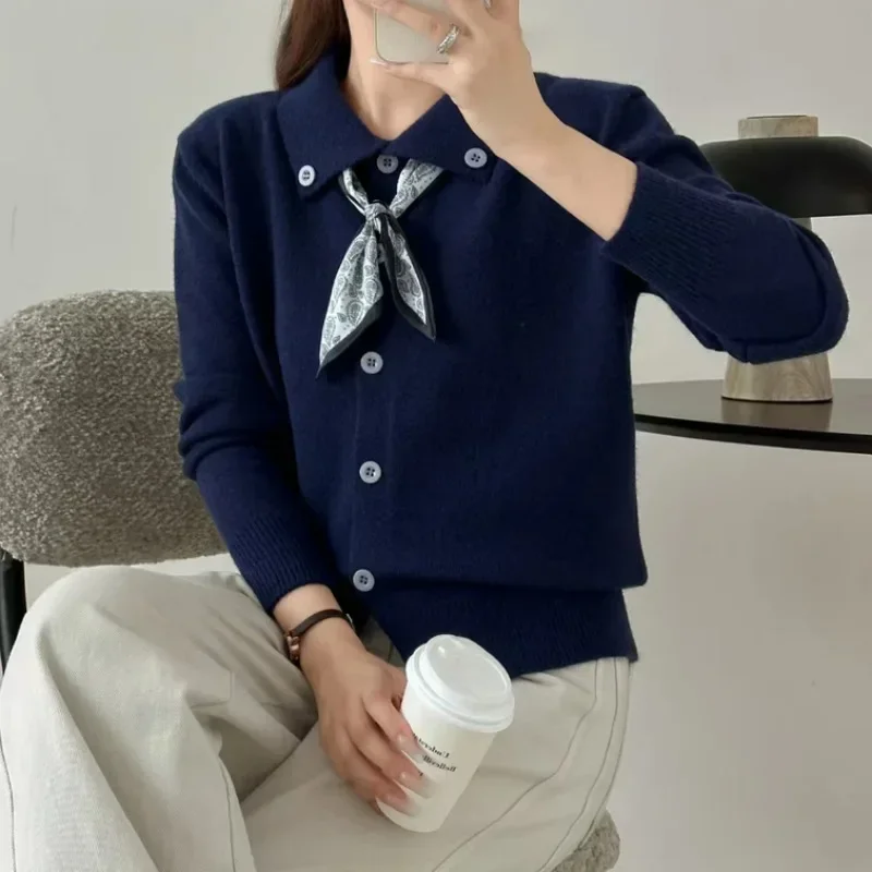 

Осенний новый стиль, свободный женский вязаный свитер с воротником-поло, шелковый шарф, откидной воротник, утягивающая верхняя одежда, модная всесезонная деталь