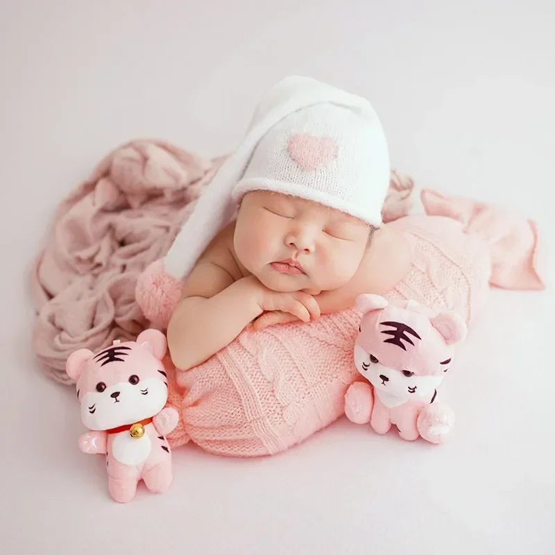 Cute Baby Photography Props Super Comfortable Knitted Little Hat Neonatal Photography Assistant Candy Pillow Construction Props