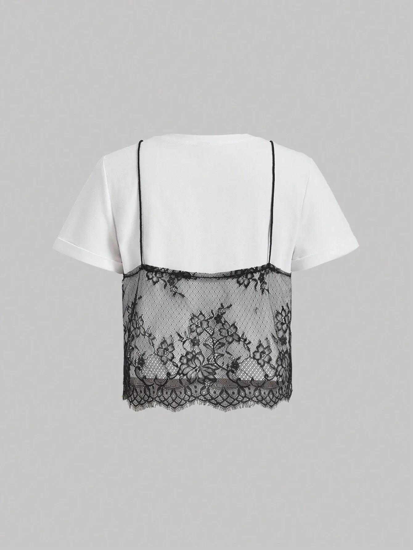 

Женское белое мини-платье с короткими рукавами и черной кружевной отделкой