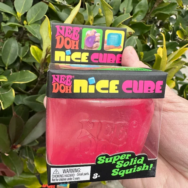 

Сенсорная игрушка-куб Schylling Nice Cube (слепая коробка), суперпрочный сквиш для снятия стресса и тревоги, 2,25 дюйма, подарки для вечеринок