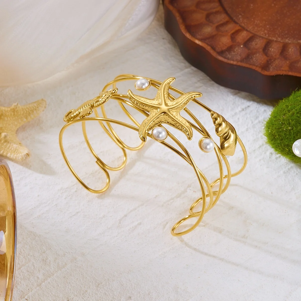 Mehrliniger Armreif aus Edelstahl mit Seestern-, Muschel-, Quallen-, Seepferdchen-, Sonnen- und Schildkrötenmotiven für Damen und Herren, Sommer-Schmuck. – Detail 27