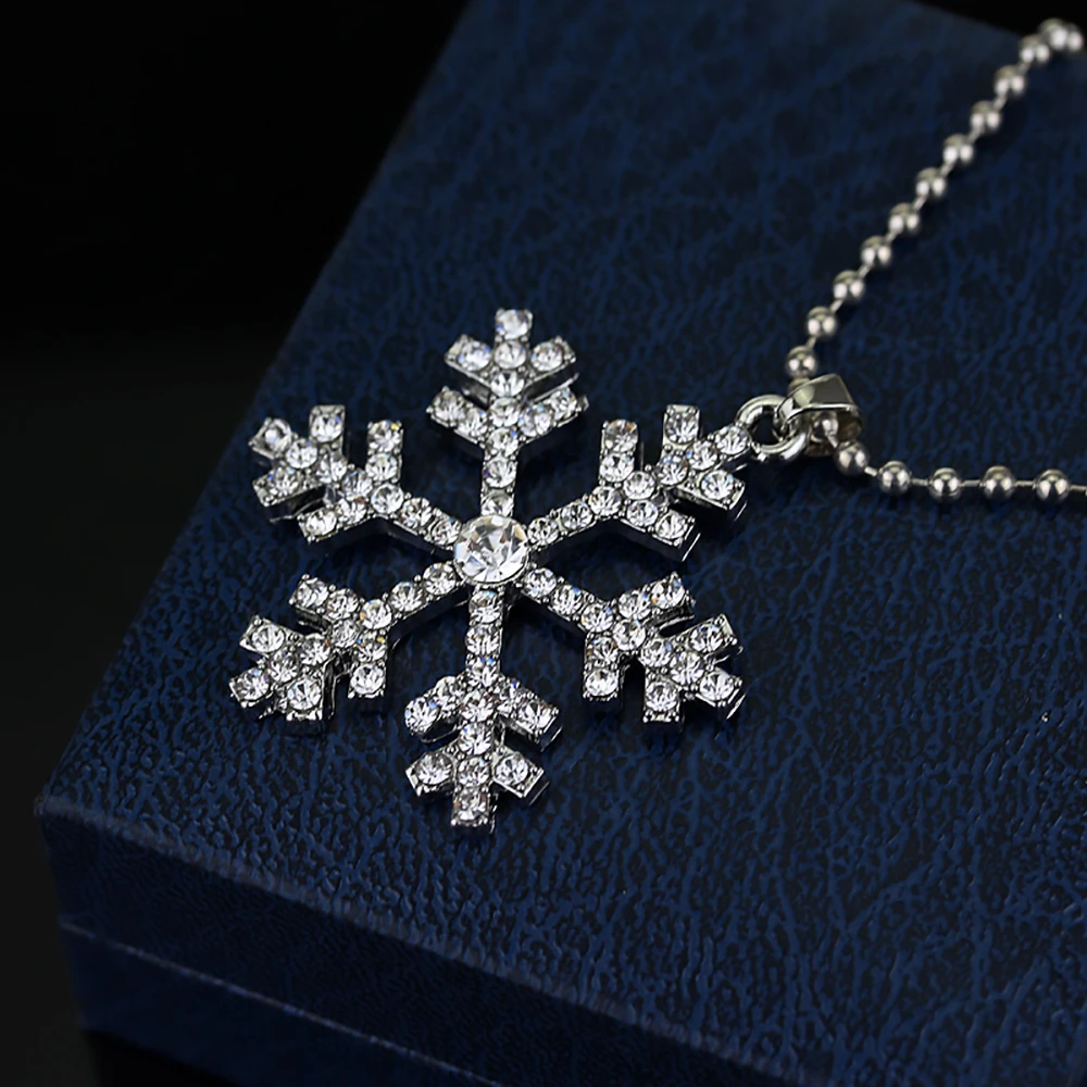 Disney película de dibujos animados joyería de Navidad collar de cristal de copo de nieve Frozen invierno cuadrado cristal Zirconia Cosplay colgante gargantilla