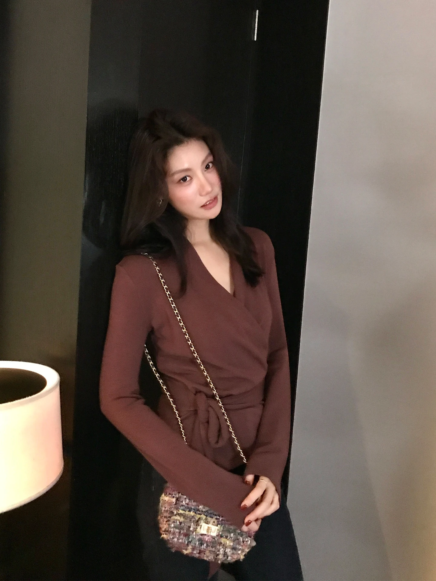 

Женская трикотажная кофта Dragon Xi Er Commuter с рюшами, кружевным V-образным вырезом, облегающая, с длинным рукавом, стандартной длины, модель W444