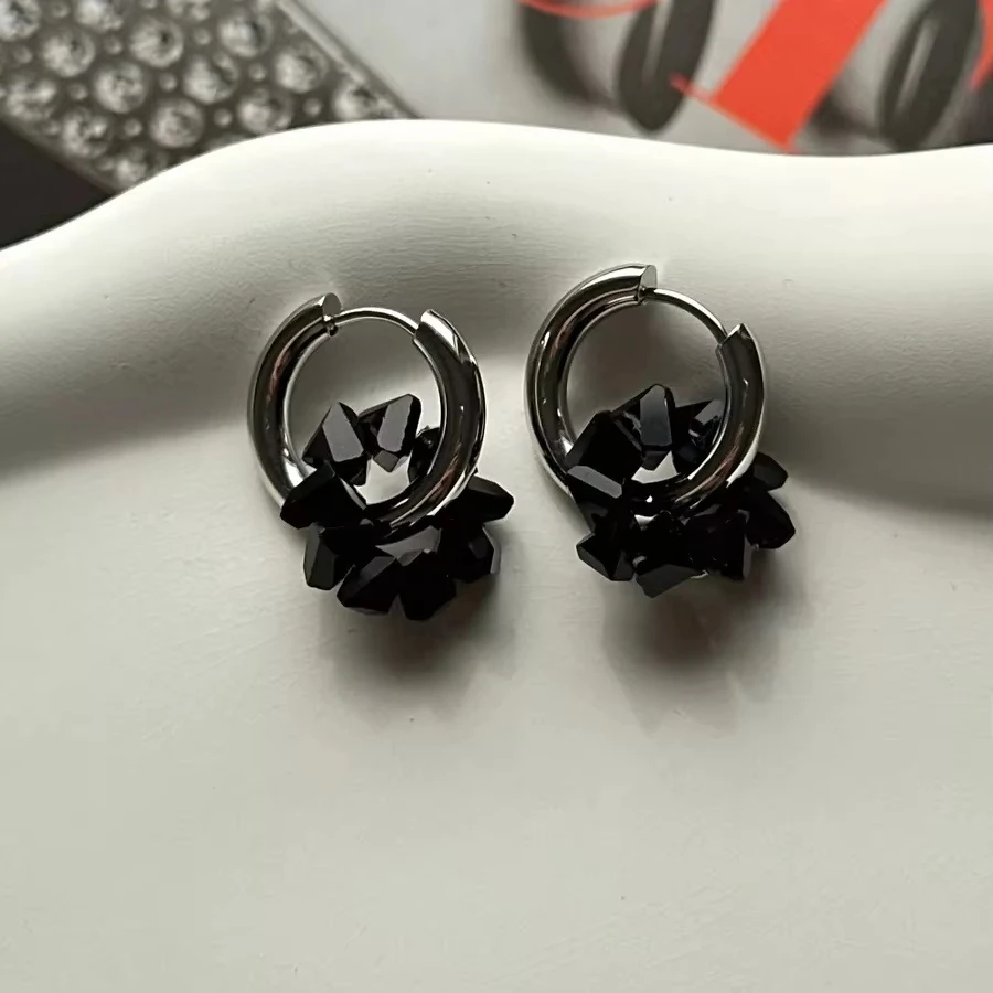 New Trendy Retro Simple Geometric Asymmetry Zircon Heart Pendant Earrings for Women Hottie Temperament Party Holiday Jewelry