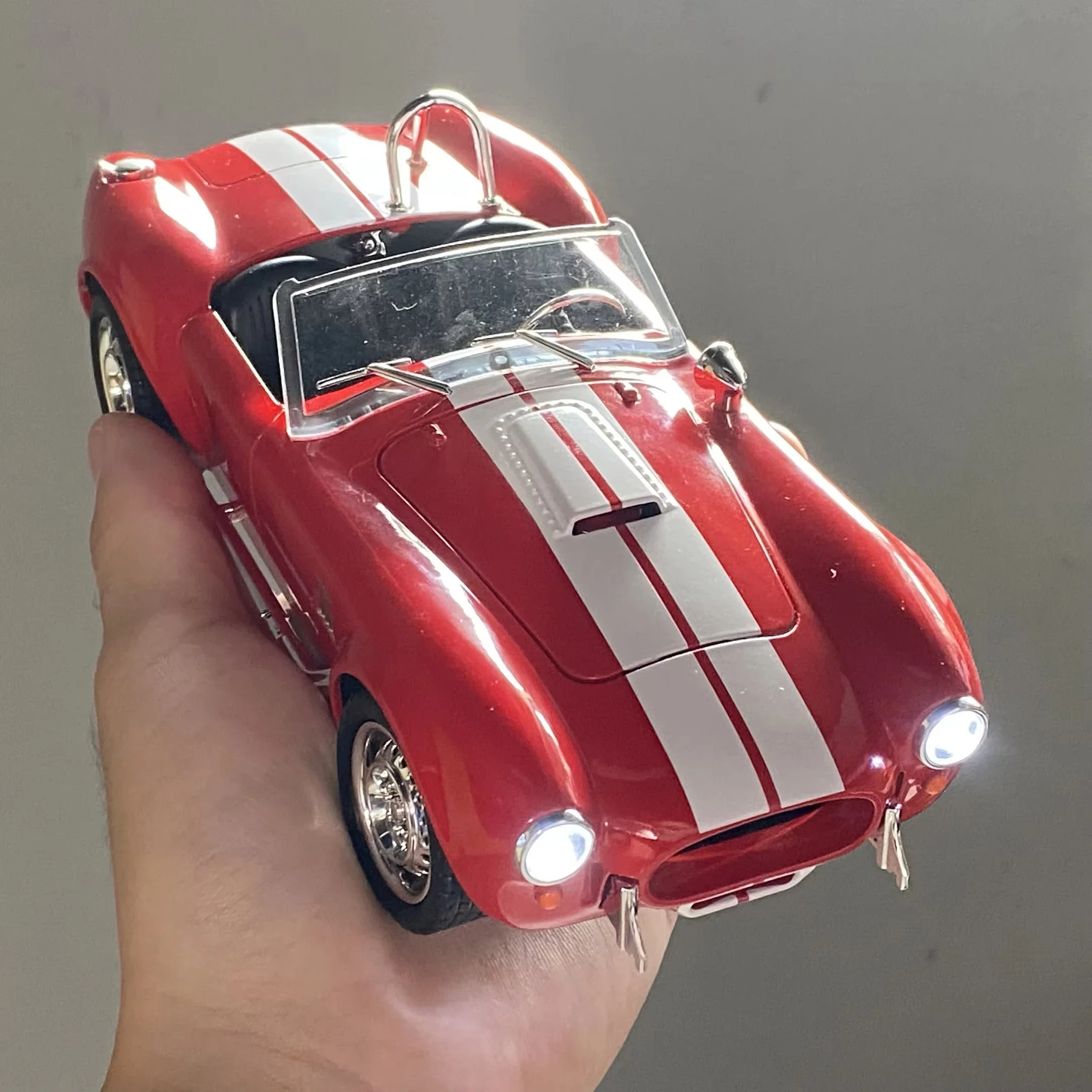 1:22 shelby cobra 427 s/c liga modelo de carro som e luz puxar para trás brinquedo das crianças colecionáveis presente aniversário