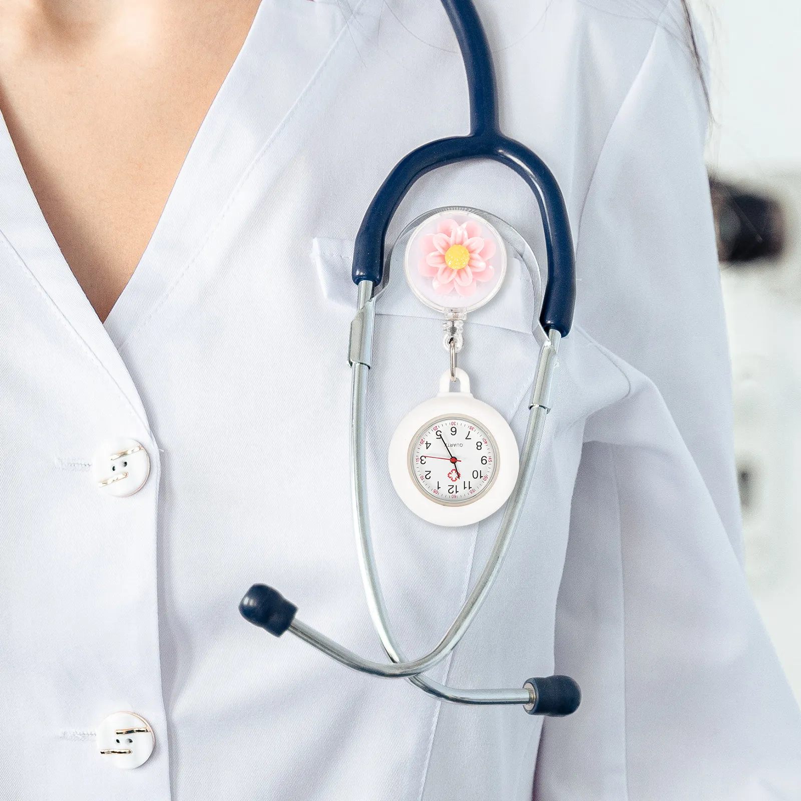 relogio-de-enfermeira-retratil-com-clipe-e-fivela-de-seguranca-para-uso-de-enfermeiras-e-medicos