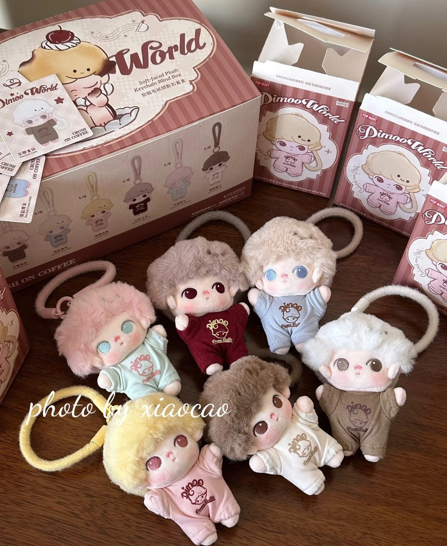

In Spot Popmart Dimoo World Crush Of Coffee Series Мягкий плюшевый брелок с глухой коробкой Подарок на Хэллоуин Трендовая коллекция кукол Игрушка