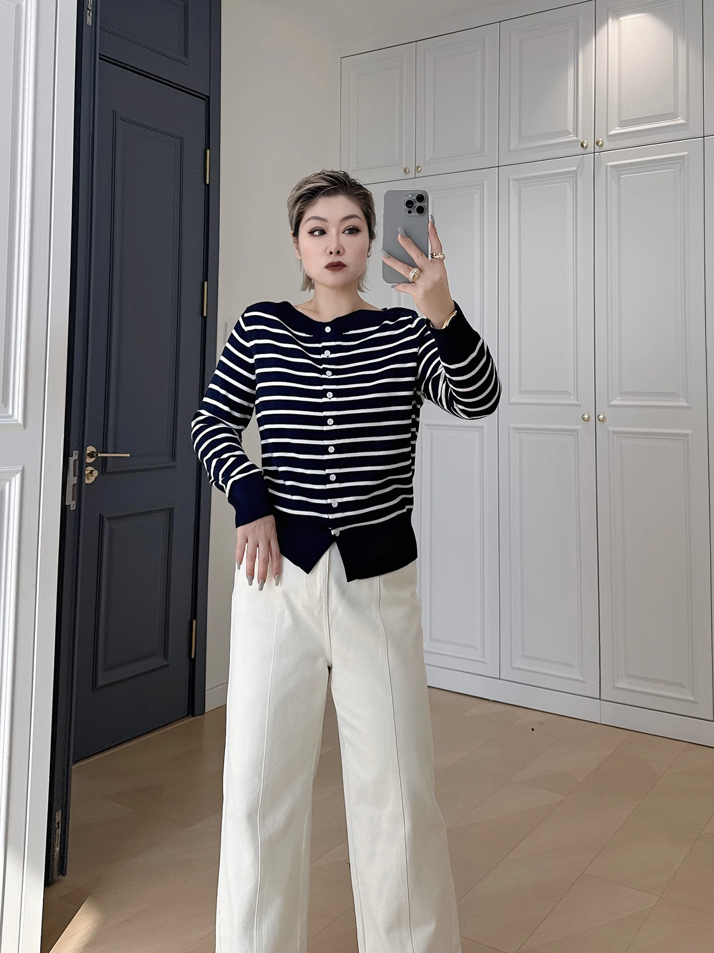 

Элегантный полосатый вязаный топ с одним открытым плечом для женщин больших размеров, модный повседневный свободный крой, весенняя коллекция