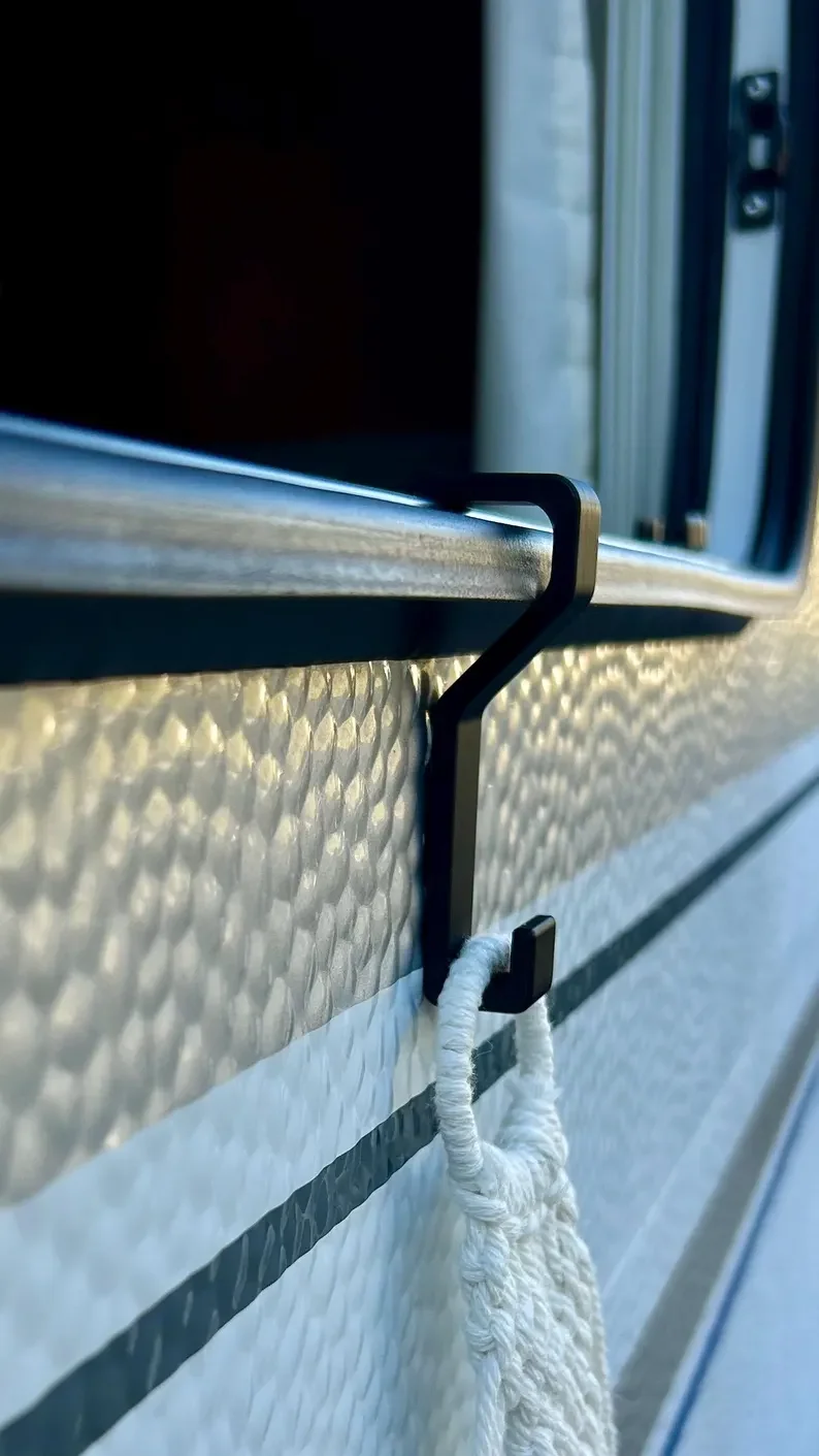 

2pcs Multi-Function RV Window Hook No-Drill Camping Decor Hook External RV Clothes Hook Trailer Camping Gear Accessory