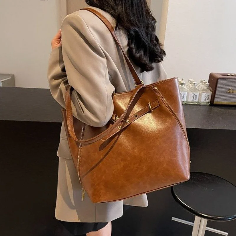 

Ladies Tote Bag Made Of Goatskin Leather Boasting High-End Switzerland Trendy Lightweight Soft Daily Look