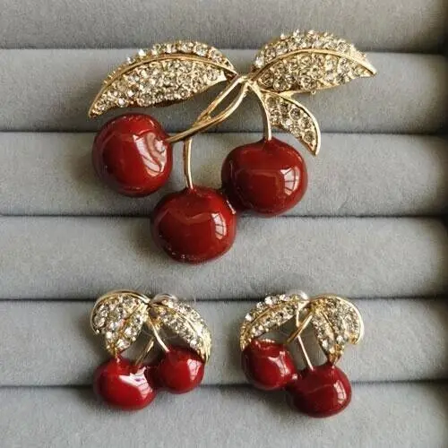 Enamel Drop Glazed Fruit Red Cherry Pin Brooch Medieval Ethnic Style Rhinestone Inlaid Corsage Brooches for Woemn Pins Gifts