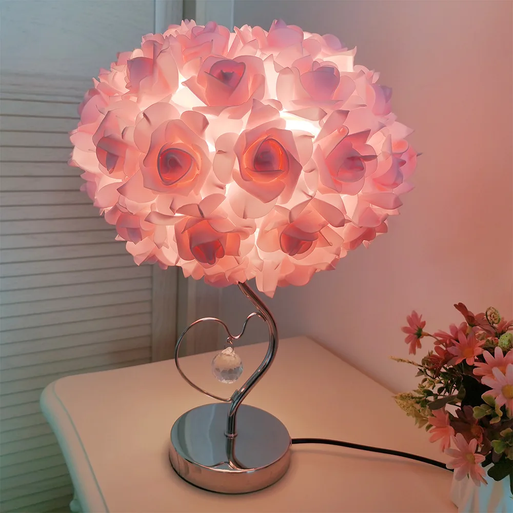 Rose-Themed Table Lamp with Crystal Heart Accents – Pastoral-Style Bedside Lighting for Bedrooms, Interior Decor