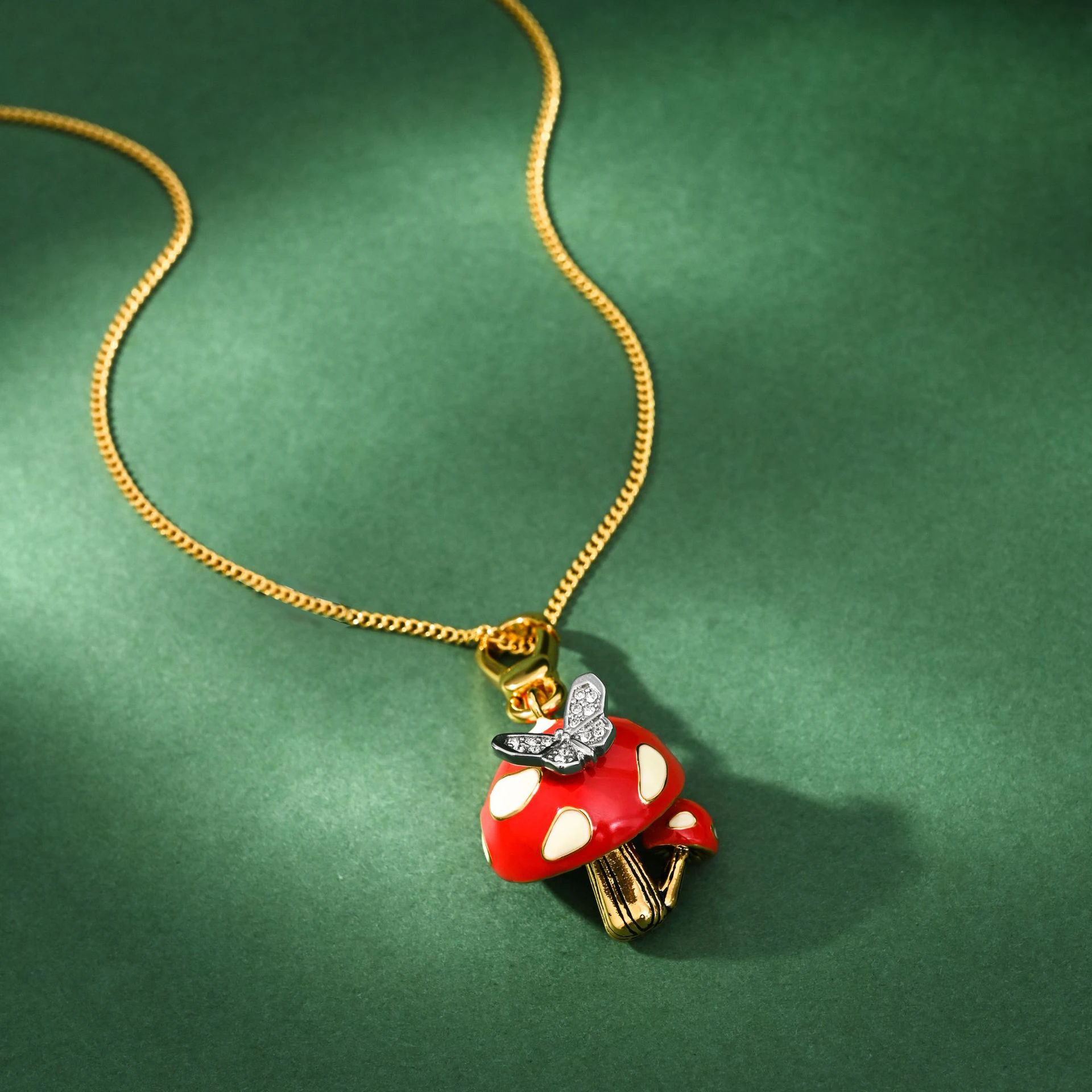

1Pc Enameled Diamond-encrusted Butterfly And Red Mushroom Pendant,Exquisite Bag Charm,Keychain Necklace,Christmas Gift