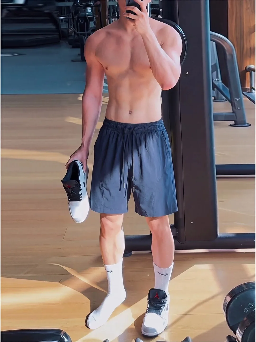 

Quick Dry Ice Silk Training Shorts Men's Summer Thin Style Fitness Sports Shorts Cool Feeling Middle Pants Running Shorts