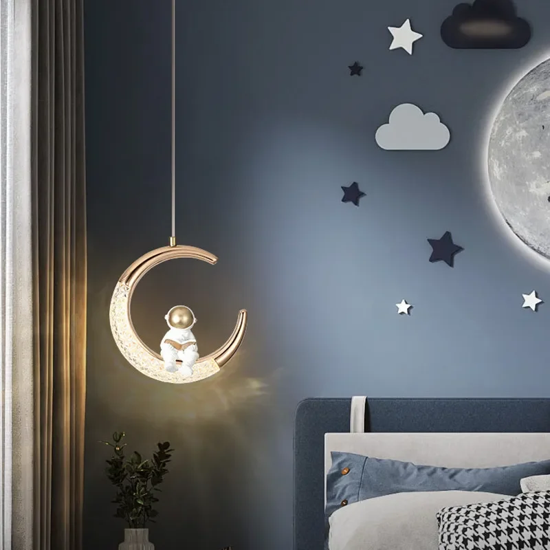 Candelabro de noche para habitación de niños, luz minimalista moderna de lujo, lámpara de luna de dibujos animados para dormitorio de niño y niña, lámpara pequeña de astronauta