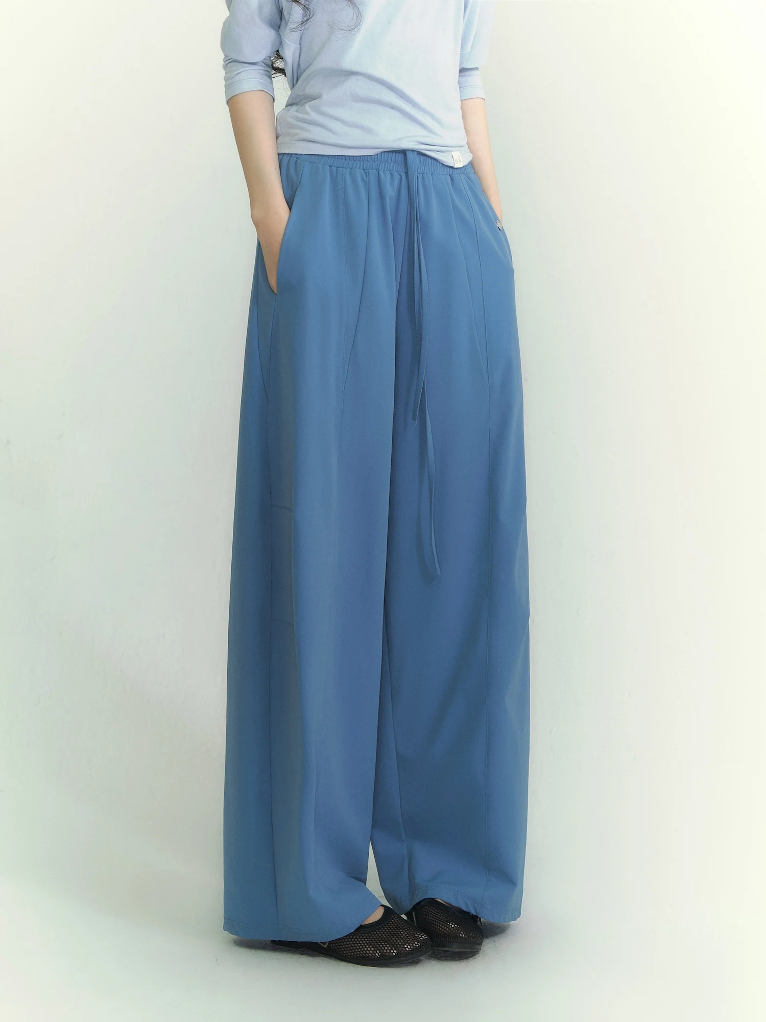 

SOMESOWE Lightweight Wide Leg Knife Pants Original Style Checkered Pattern Natural Waist Elastic Hemline Loose Fit Ladies Cas...