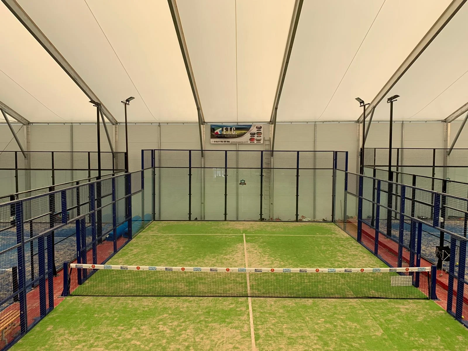 Padel Court Outdoor Indoor Sports Customized Color Panoramic Paddle Court With Roof