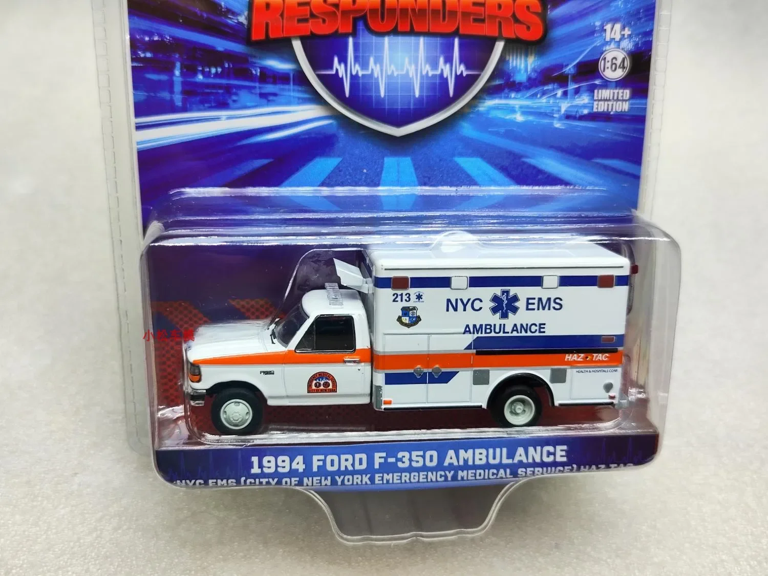 1: 64 1994 Ford F-350 Emergency Medical Services HAZ TAC Ambulance Alloy car model collection gift ornaments