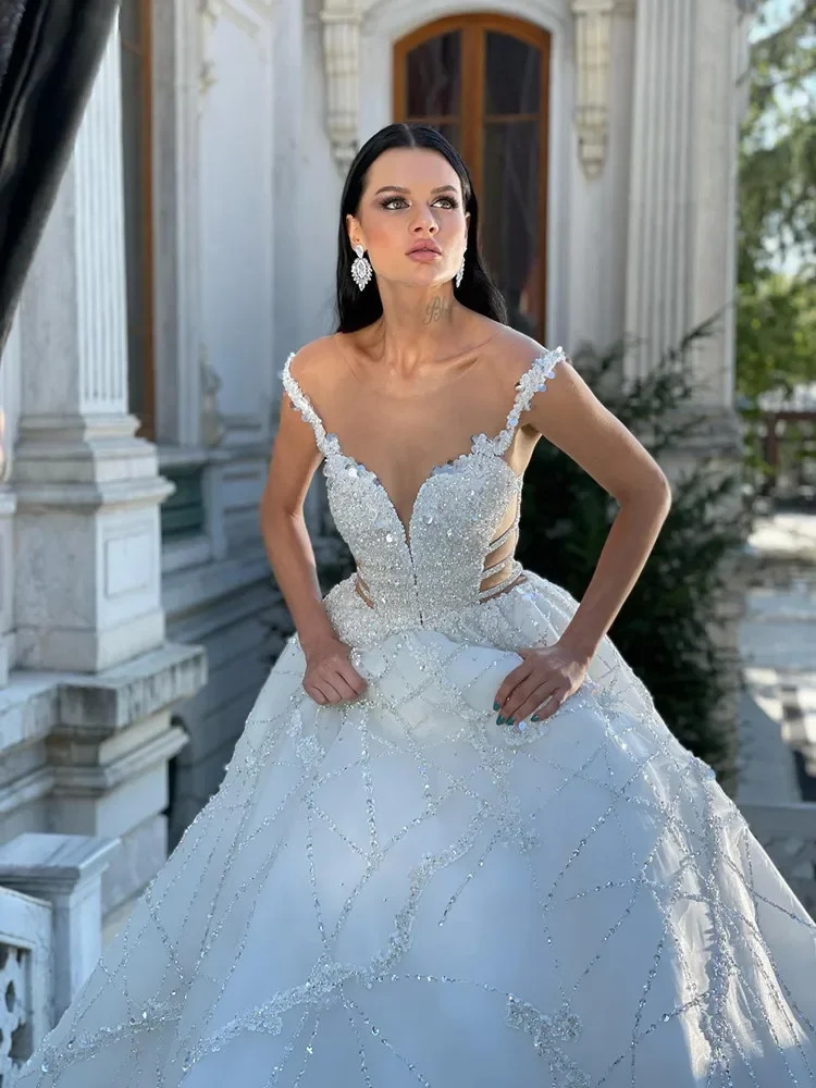 Vestidos de casamento inchados de luxo personalizados 2023 fora do ombro contas cristais split side noiva vestidos de noiva árabe dubai vestid