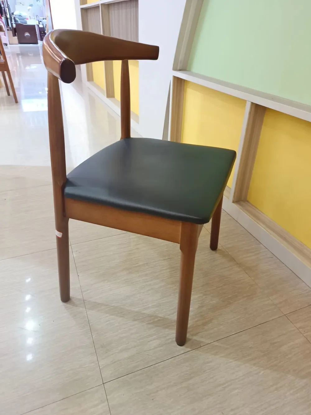

&*Modern Solid Wood Dining Chair with PU Leather Seat, Nordic Style Horn Chair for Restaurant & Home