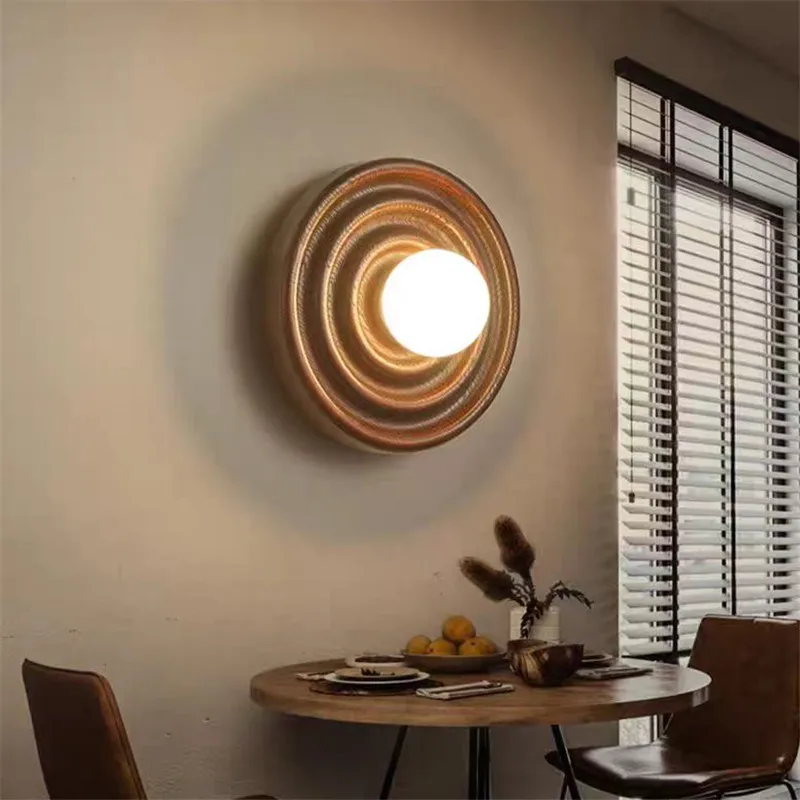 Luz de pared de madera japonesa, lámpara de bola de madera de Fresno circular, decoración de dormitorio, sala de estar, pasillo, lámpara de mesita de noche creativa