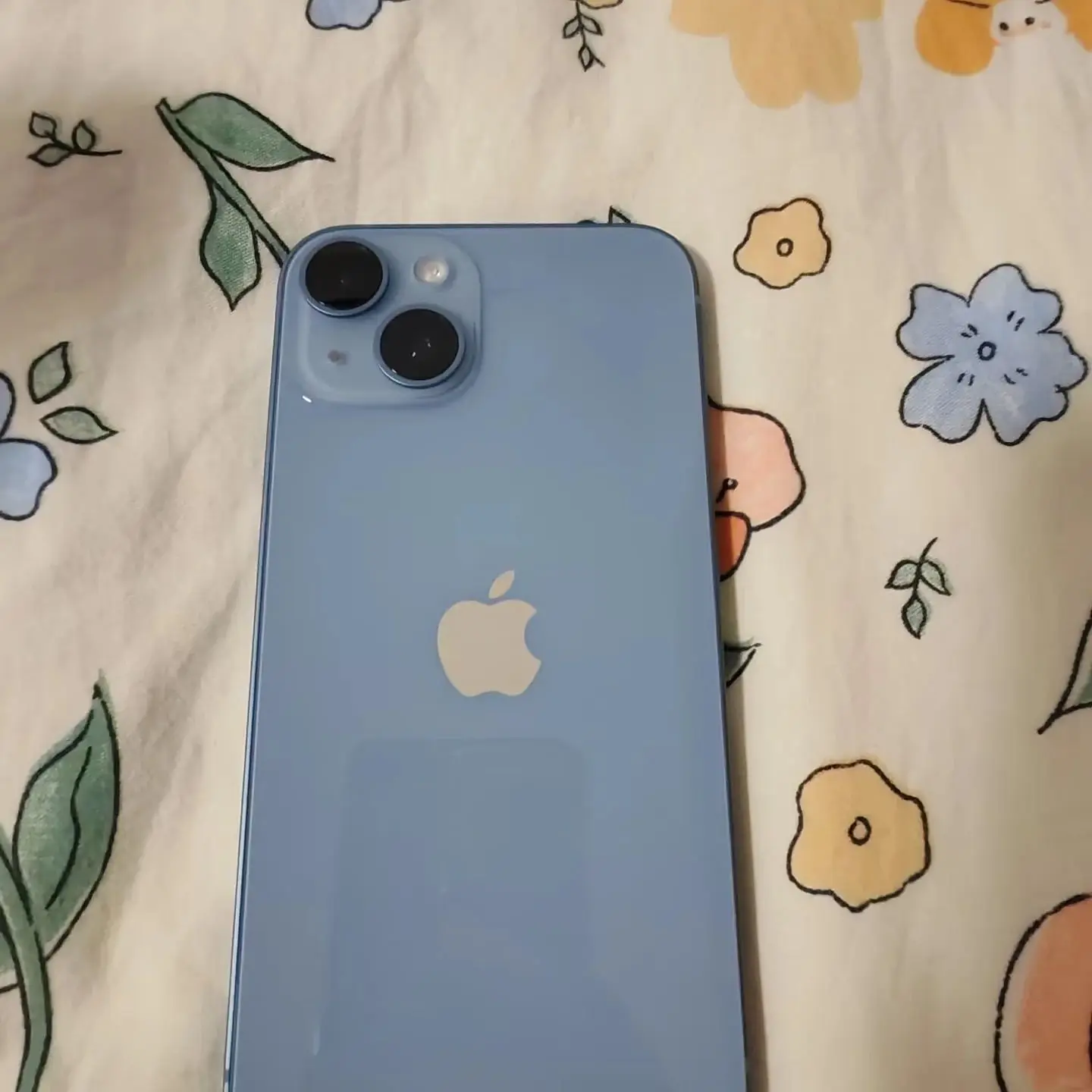 هاتف Apple iphone 14 مقاس 6.1 بوصة جميع الألوان بحالة جيدة بقدرة 3279 مللي أمبير في الساعة مستعمل