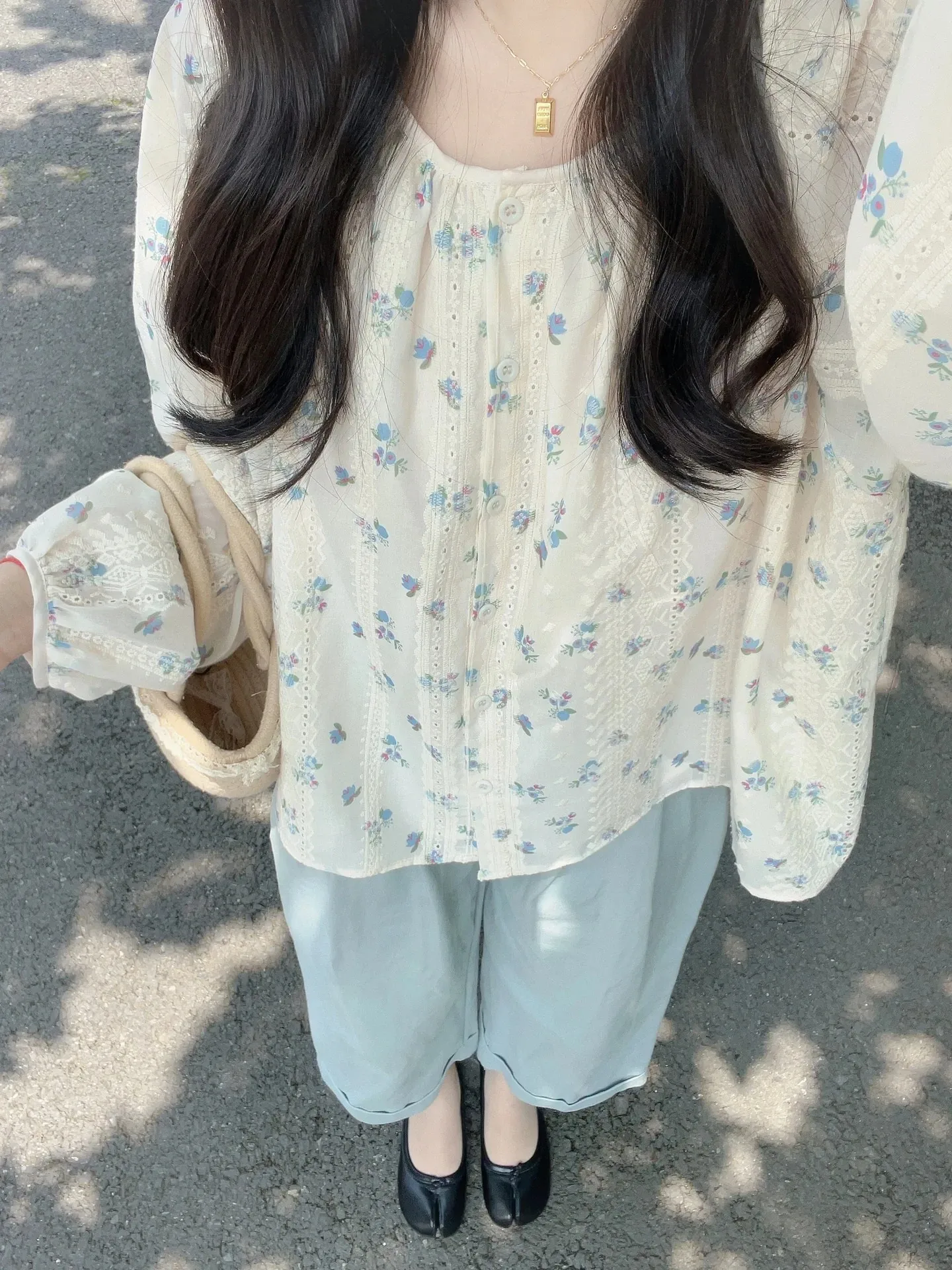 เสื้อผู้หญิงดอกไม้พัฟแขนชีฟองลูกไม้เย็บปักถักร้อย O-คอสไตล์ฝรั่งเศสฤดูใบไม้ผลิฤดูร้อนหลวมหวาน Girlish Tender INS