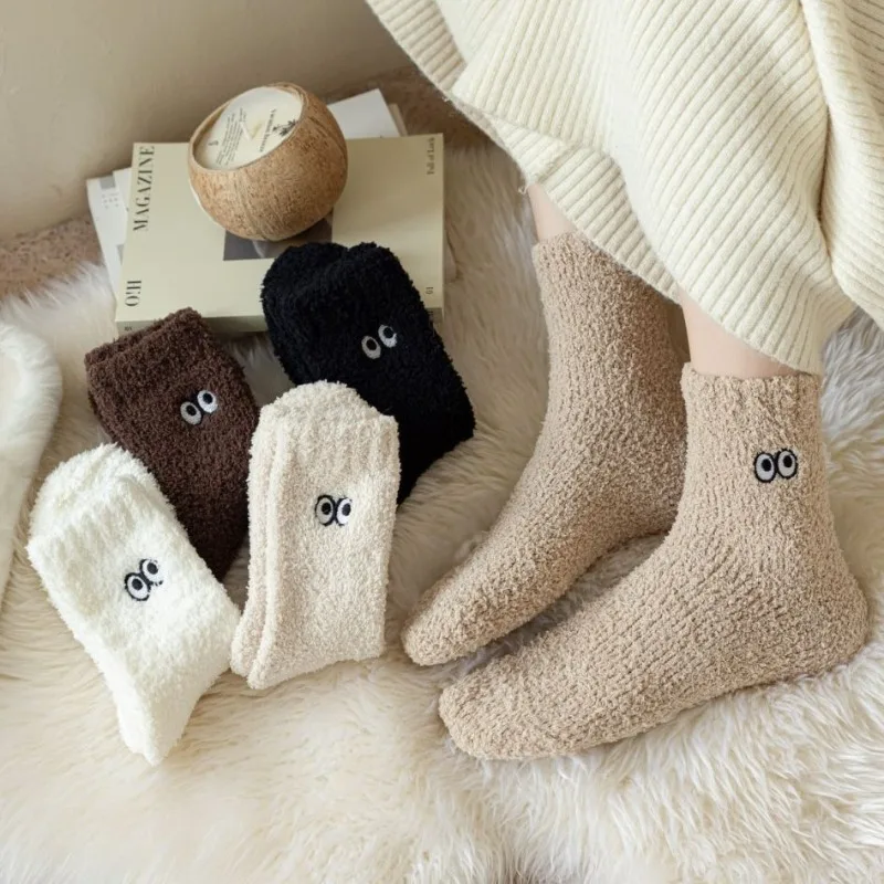 5 Paar dicke Socken Damen Winter Korallenvlies Bodensocken bestickte Augen süße warme einfache bequeme Socken