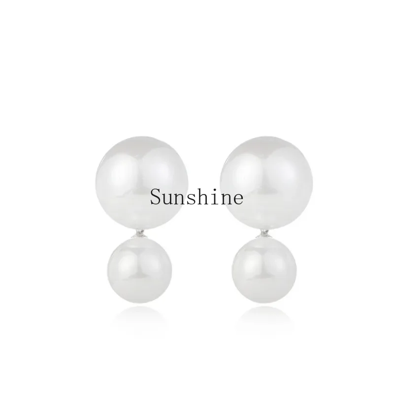 

Temperament high-end big pearl stud earrings light luxury retro niche design versatile earrings