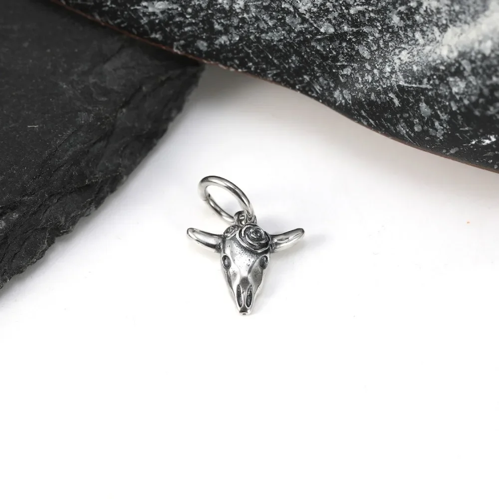 Vintage Silver Butterfly Charm Pendant, Antique Textured Wing Bead Charm for Women Bracelet Necklace DIY Jewelry Making, Retro Striped Butterfly Design, Fashion Handmade Jewelry Accessory, Lovely Birthday Gift for Girls and Butterfly Lovers