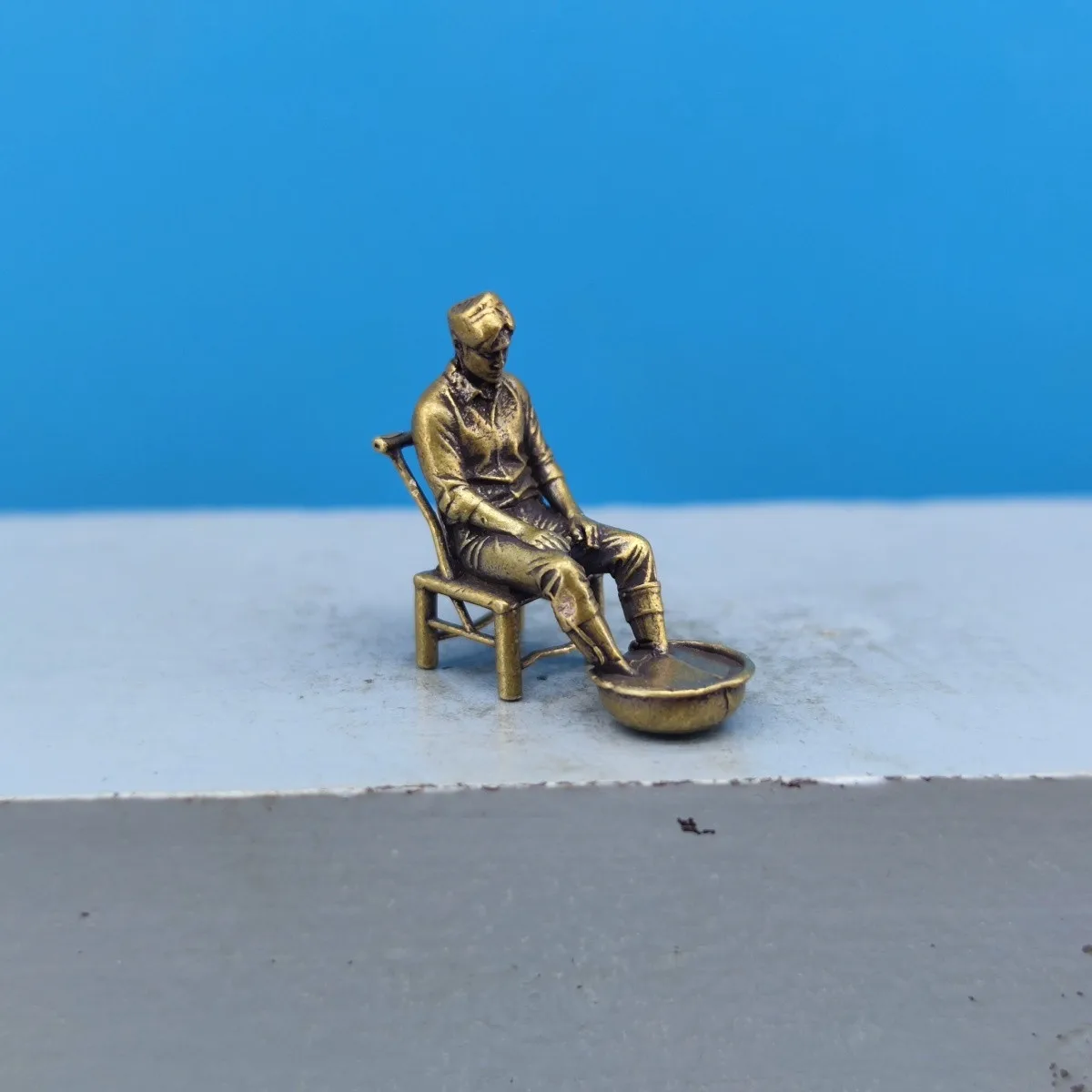 Mini Brass Man Figurine Sitting on Chair Washing Feet Diorama Miniature Terrarium Micro Landscape Desktop Decor