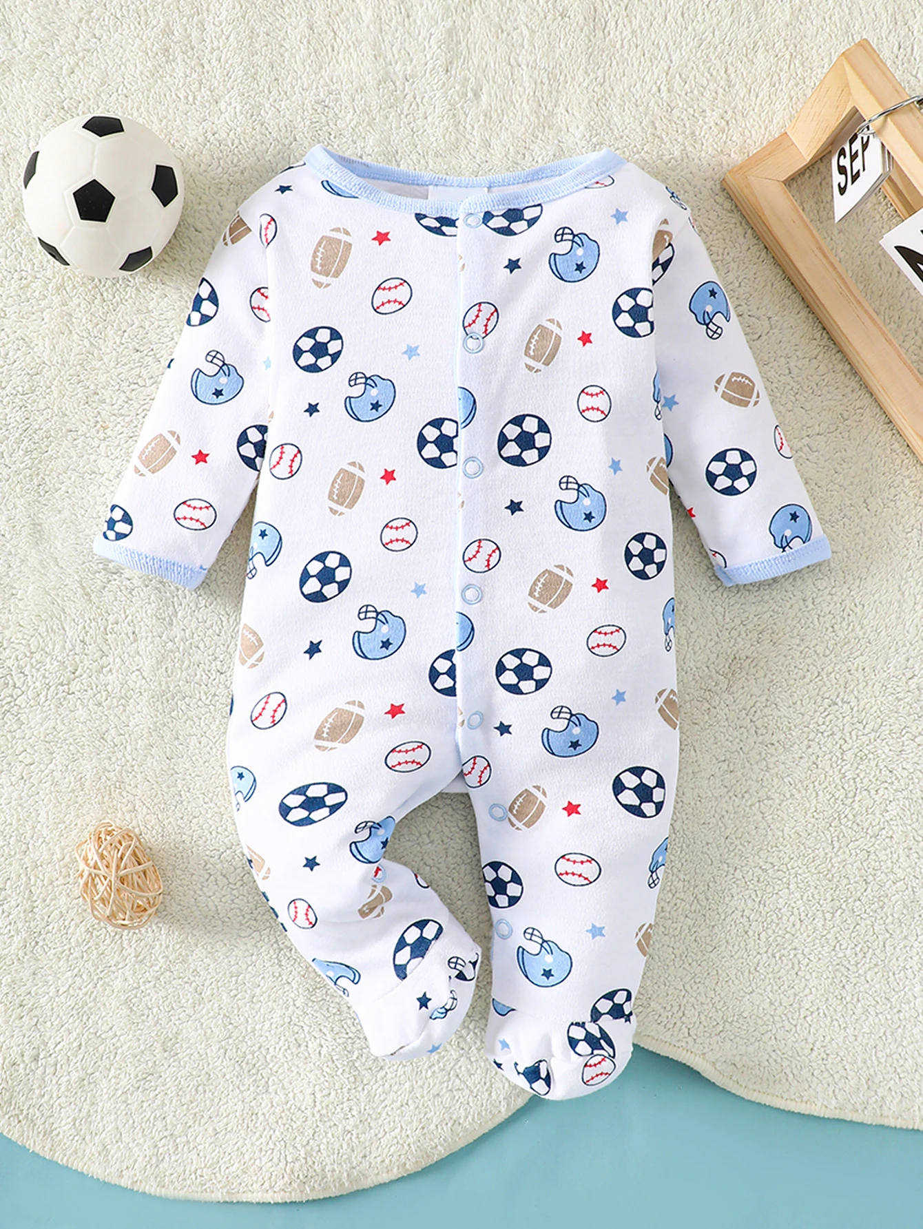 8-teiliges Baby-Strampler-Set | 100% Baumwolle | Weich & Atmungsaktiv | Blaues Cartoon-Rugby-Design | Für 0-9 Monate alte Säuglinge – Detail 3