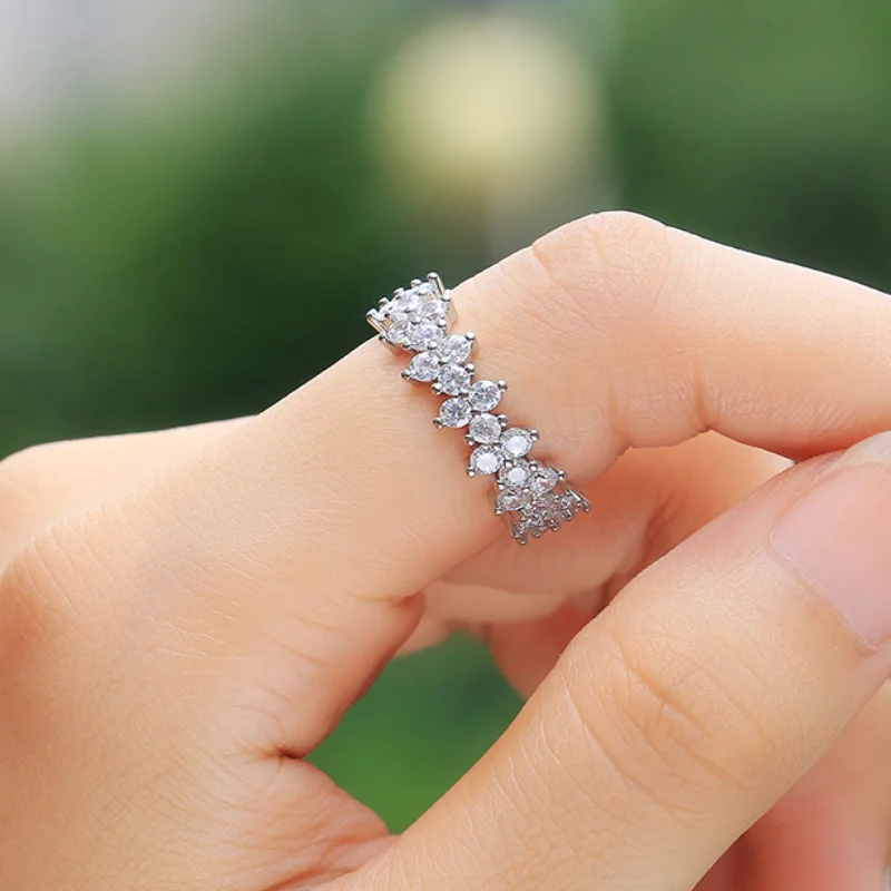 Huitan Modischer Damen-Freizeitring mit kleinem, rundem Zirkonia für Hochzeit, Party, Alltag, Hochzeit, Accessoires, Jahrestag, Schmuck