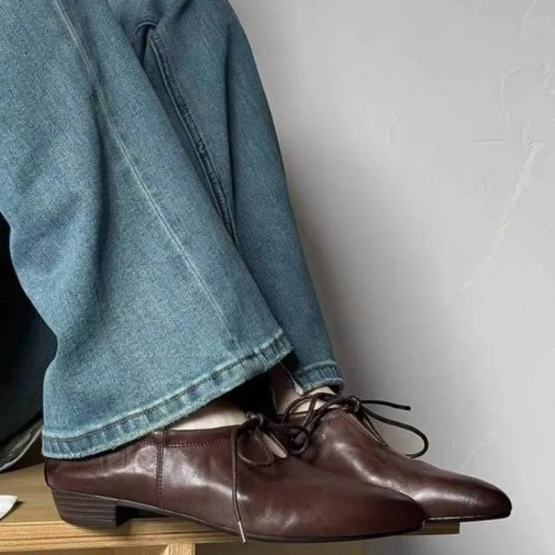 

Женские лоферы, осенние маленькие кожаные туфли на низком каблуке с острым носком и шнуровкой спереди, на мягкой подошве, на низком каблуке