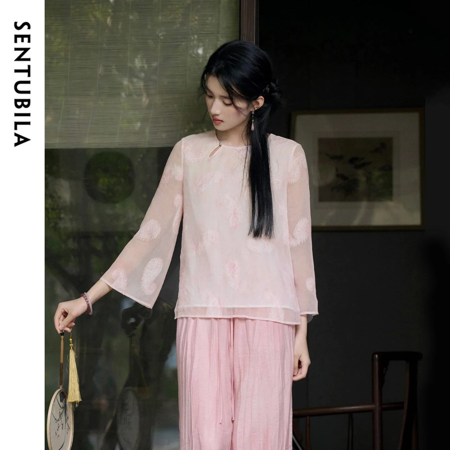 

SENTUBILA Women's Chinese Style Long Sleeve Blouse 2026 Spring New Pink Paisley Print Textured Round Neck Chiffon Top 161VF4662