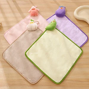 Hand Towel, Absorbent Coral Fleece, Square Towel, Dual-Use Hanging Towel for Kitchen and Bathroom, for Wiping Hands, Wiping Glass, Wiping Cars, Cleaning Supplies, Thick Coral Fleece Fabric, Fine Fleece, Thick and Skin-Friendly Feel, More Soft, Does Not Shed Lint