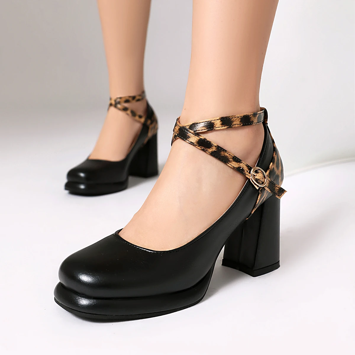 2026 Spring Fashion New Round-toe Sexy Leopard Print Shallow Interlocking Buckle High Heel Shoes Size 32-43 2