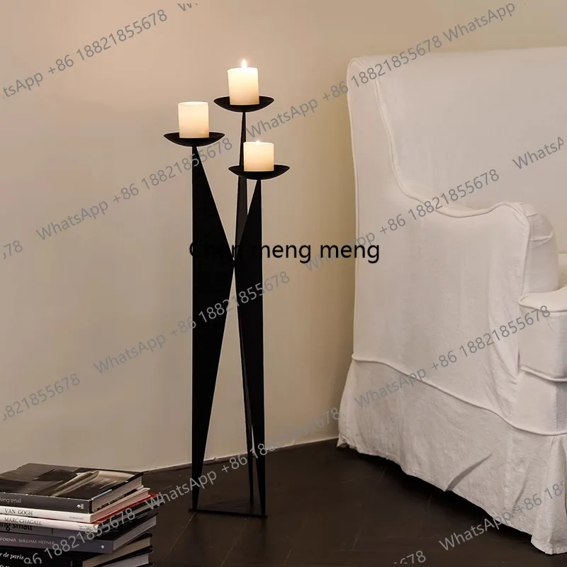 เชิงเทียนเหล็กดัดตั้งพื้นถึงเพดาน ของตกแต่งแบบจีนสมัยใหม่ สำหรับบ้านพักสไตล์โมเดิร์น ร้านเสื้อผ้า และการตกแต่งร้านค้า