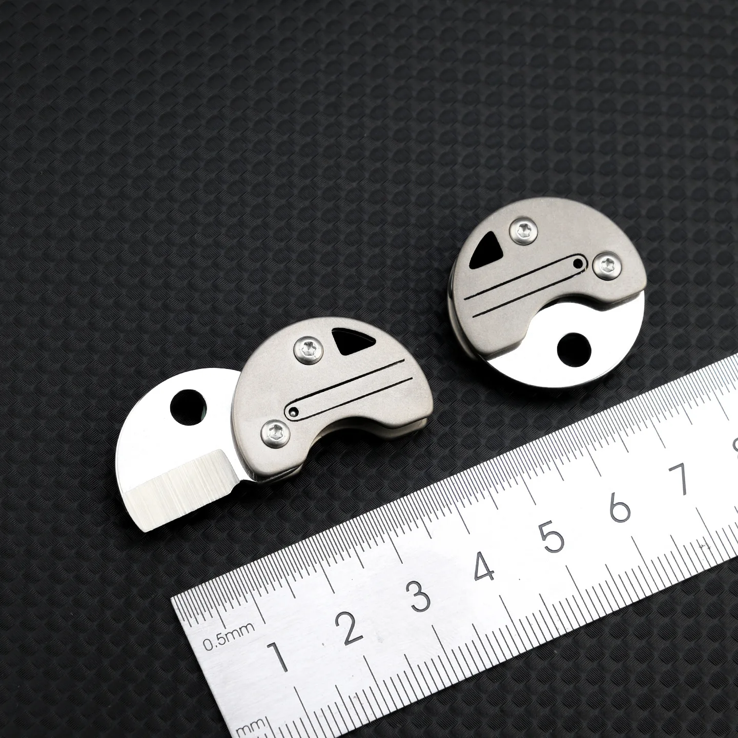 13g Coin Pocket Knife With Sharp 7Cr Steel Blade EDC Portable Keychain Pendant Unpacking Express Gadge Mini Courier Knife Gift
