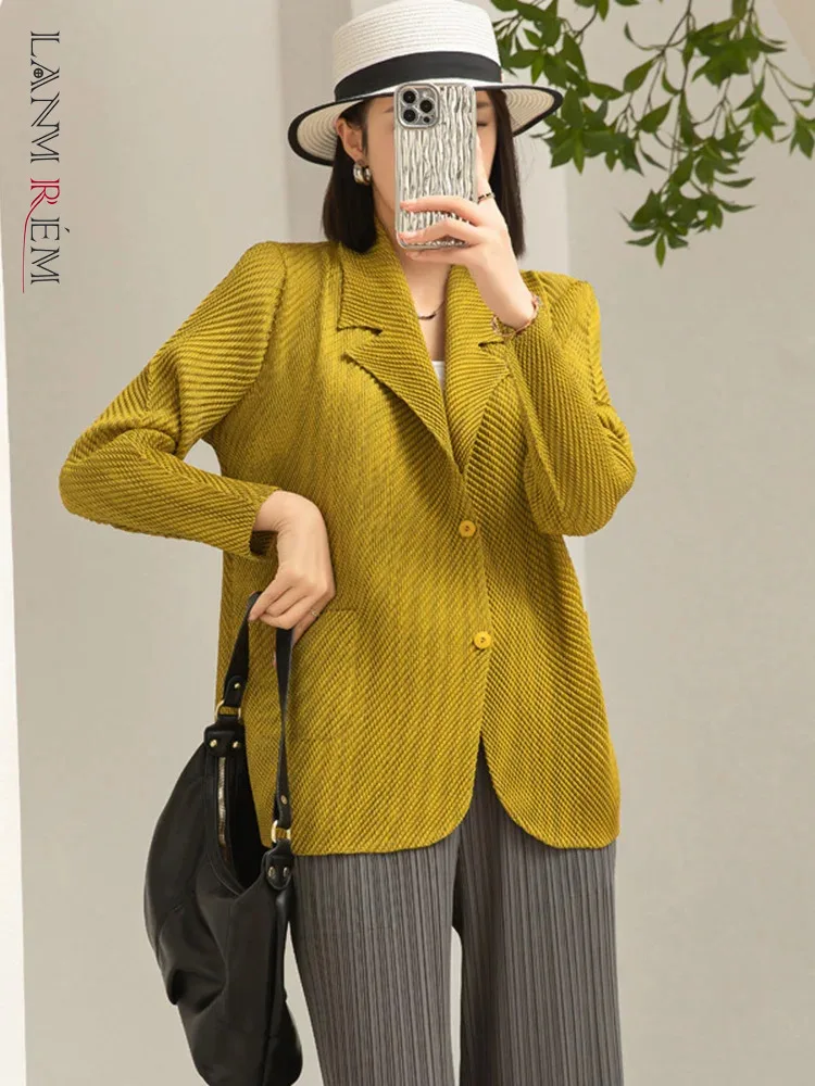 LANMREM Pleated Blazers For Women 2024 Spring New Lapel Single Breasted Long Sleeves Coat Female Fashion Coat 2DA3117