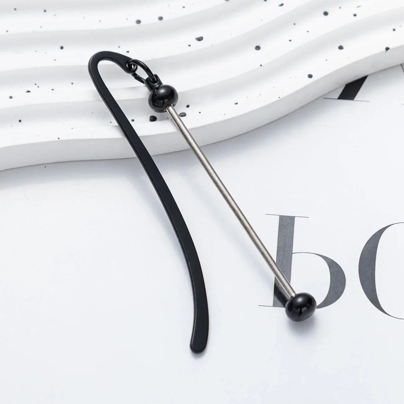 1pcs New Metal Creative DIY Metal Beaded Bookmark for Student Graduation Anniversary Commemorative Gift Bookmarks for Books