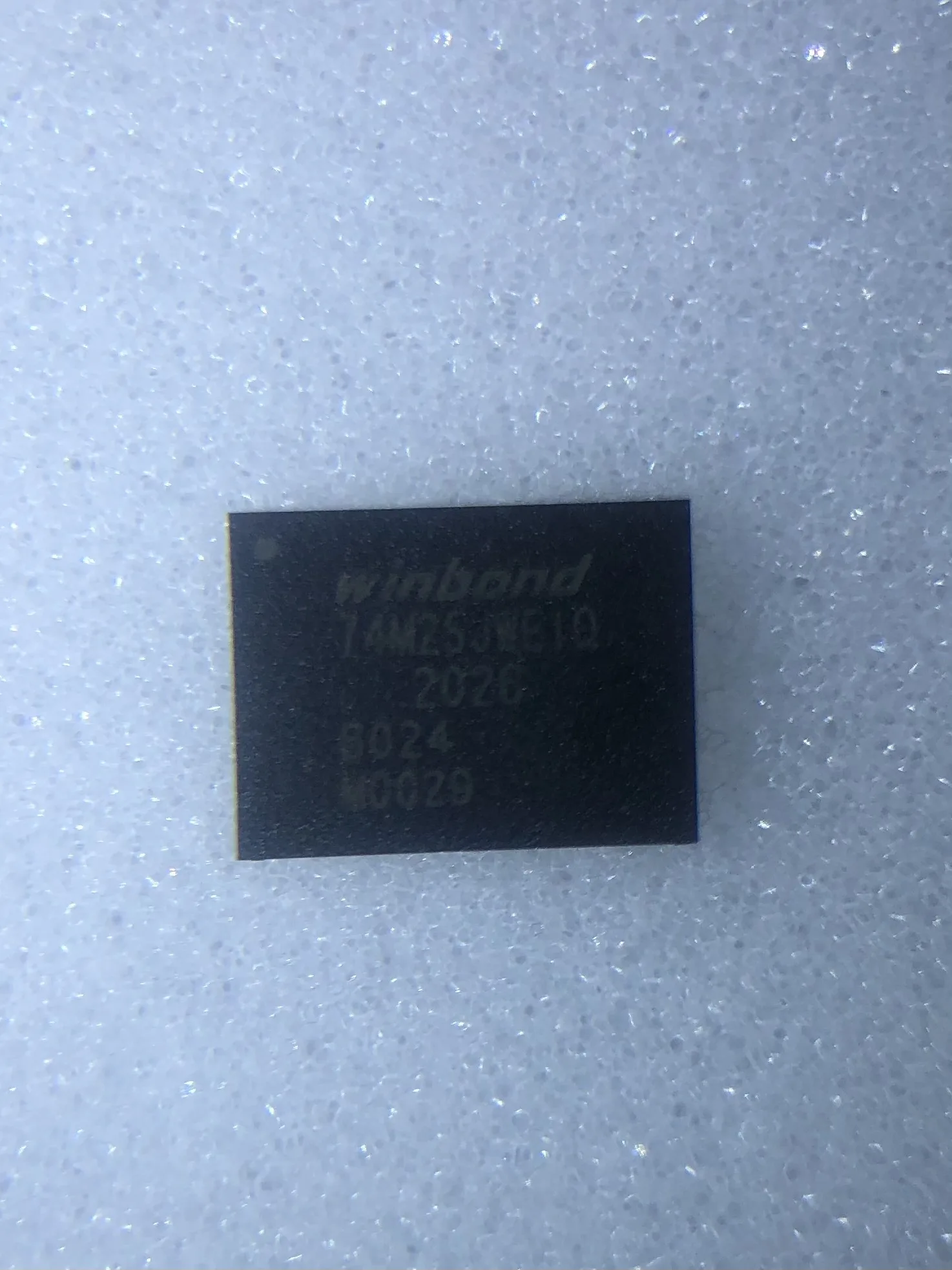 1-10pcs/lot W74M25JWZEIQ 74M25JWEIQ WSON-8 1.8V 256Mbit W74M Authentication NAND FLASH Memory chip ic