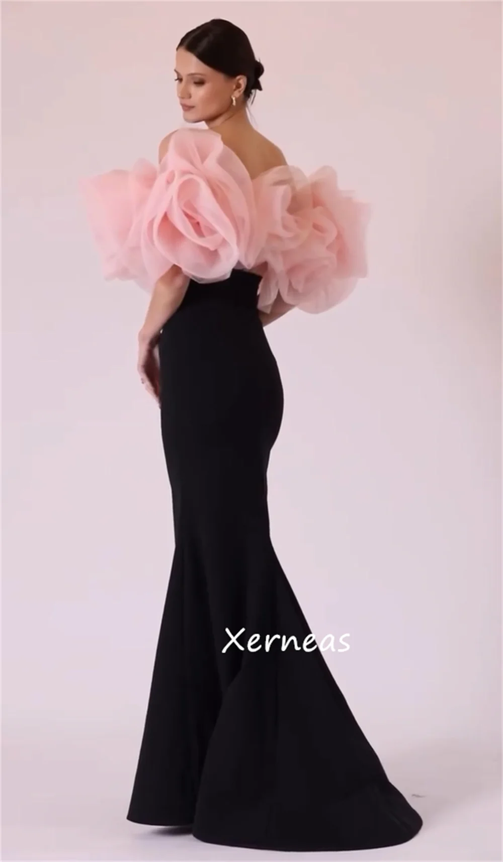 カスタマイズされた中国風のプリーツフラワーマーメイドオフショルダーロングドレスオーダーメイドの機会絶妙なモダンなスタイル