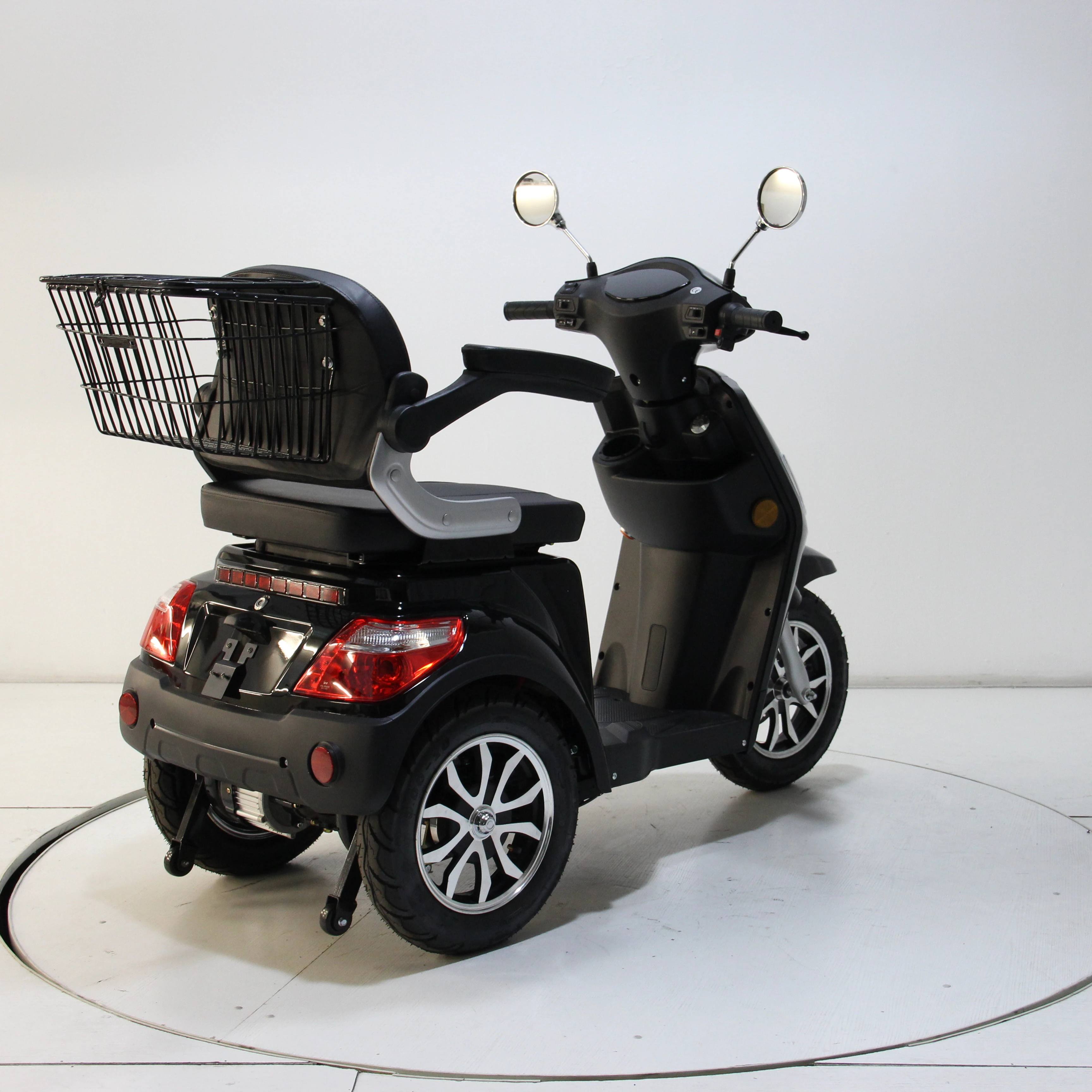 Factory Hot Selling EU Popular 3 Wheel Model Gecko-P  Made in China Moped Scooter 60v 25km/h  Mobility Electric Scooter with Bas