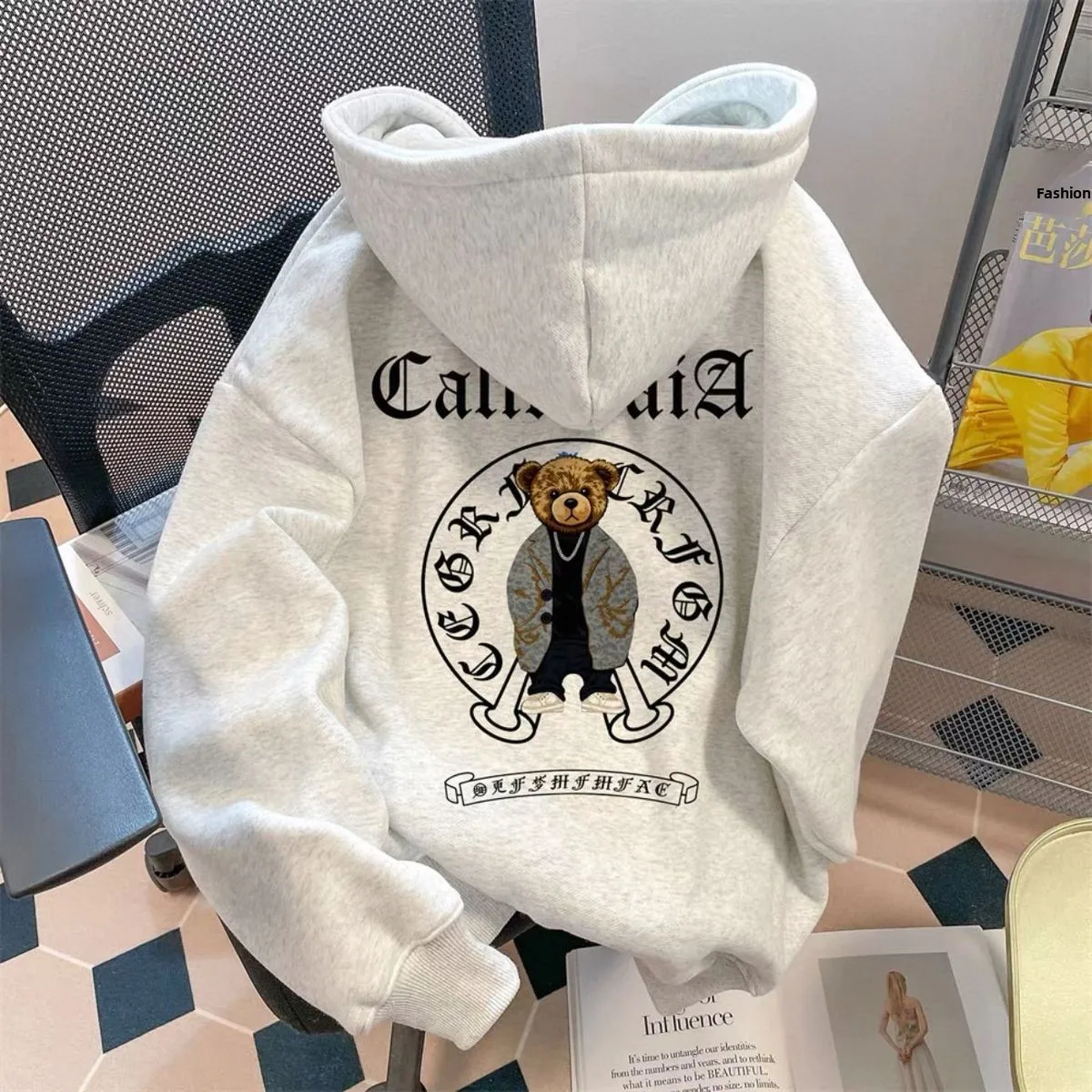 

Серебристая бархатная толстовка с капюшоном, осенне-зимняя, повседневная, свободного кроя, модная верхняя одежда с принтом медведя, в уличном стиле