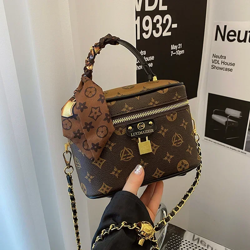 

2025 Must-Have! Girls' Vintage Printed Bag, Small Square with Simple Chain, Shoulder/Crossbody for Cosmetics