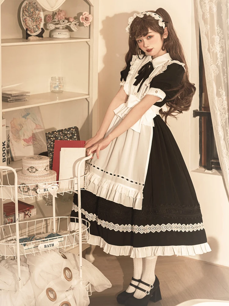 Lolita tragen dunkles Langarm kleid im gotischen Stil